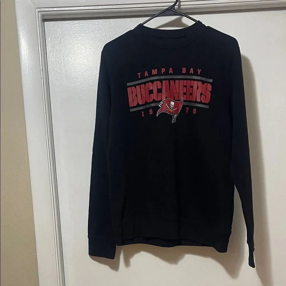 Tampa Bay Buccaneers sweatshirt size men’s small